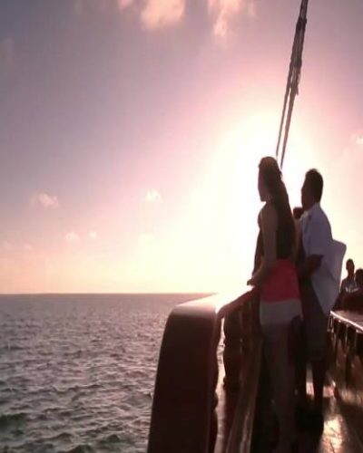 Romantic_Cruise_Sunset_Couple-1-qegbhifvtciu5038chowkep77jvz1xuwiaj3jjxdvs