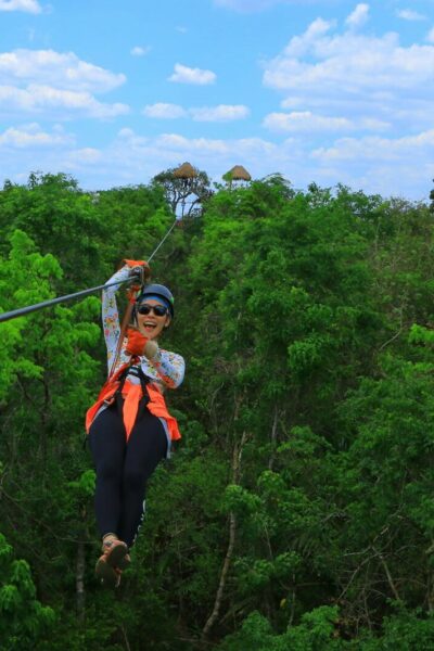 zipline-extreme-canopy-woman-smiling