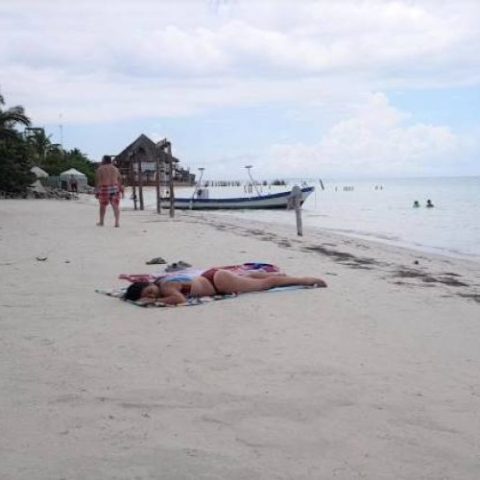 Relaxing_at_Holbox-1-qegbhvlmh10unjk47ndojbdniy341pb583nw9fdvgo