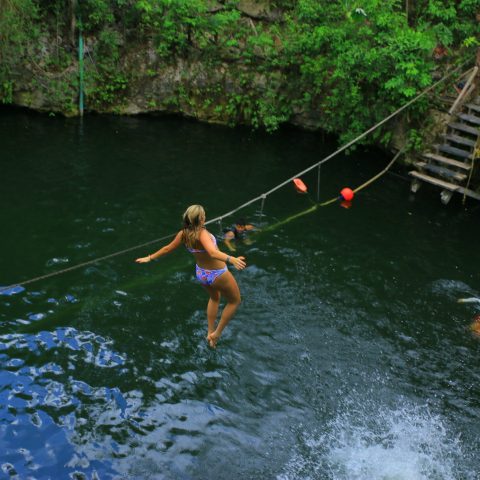 cenote-swim-extreme-canopy-girl