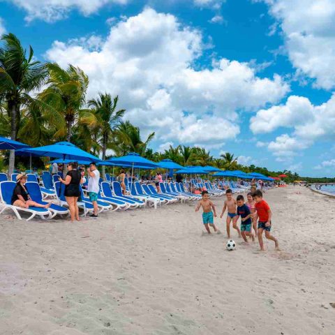 kuza-day-pass-cozumel-kids-beach-activities