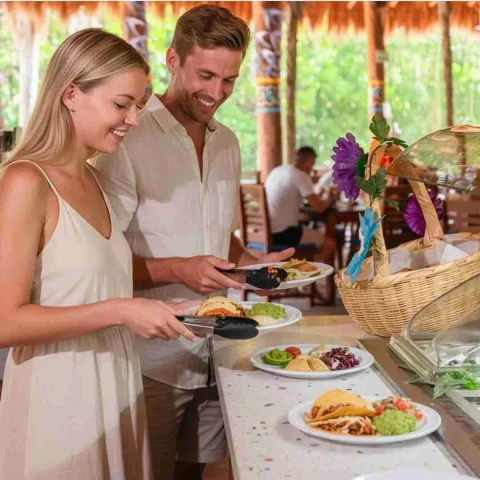 kuza-escape-cozumel-buffet-lunch