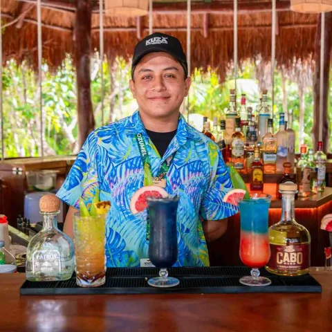 kuza-escape-cozumel-open-bar