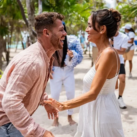 kuza-full-experience-cozumel-beach-couple