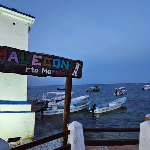 puerto-morelos-lighthouse-beach